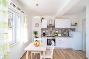 Kitchen and dinning area again