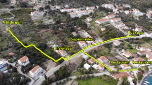 Cottage and its nearest points of interest with a path