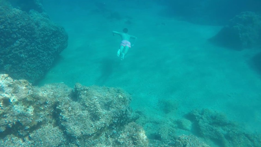 Snorkeling at the three green caves 4