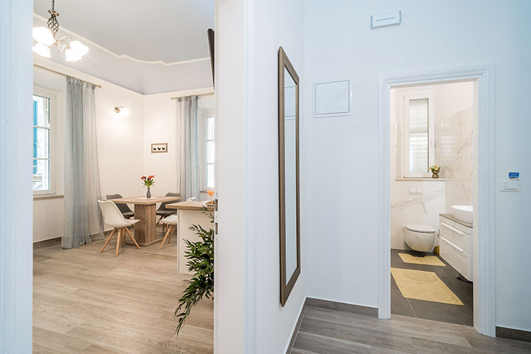 Entrances to living room and bathroom from the hallway