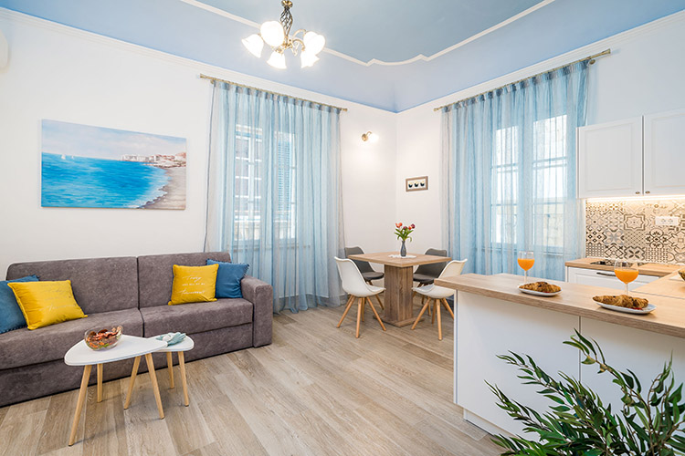 Living room, dinnign area and kitchen